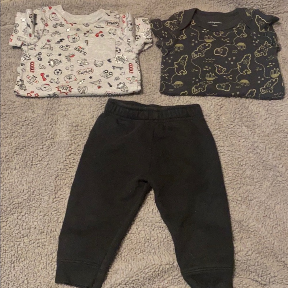 2 onesies & 1 baby pants